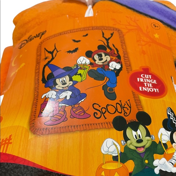 Halloween Disney Mickey&Minnie No Sew Fleece Throw Blanket Kit. Spooky Halloween - Picture 3 of 8